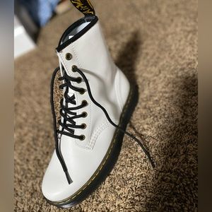 Never worn before doc martens, got them and just never liked how they looked.